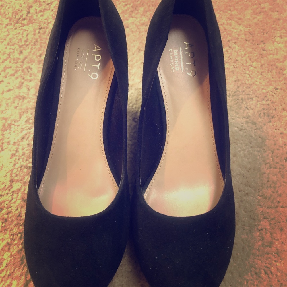 Adorable black wedges!